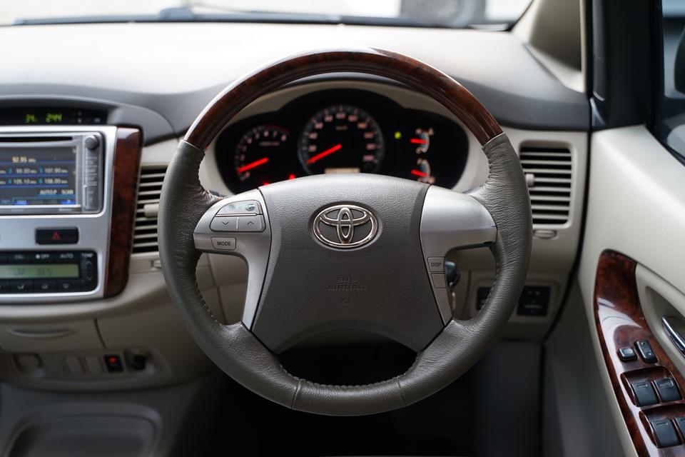 2013 TOYOTA INNOVA 2.0V 12