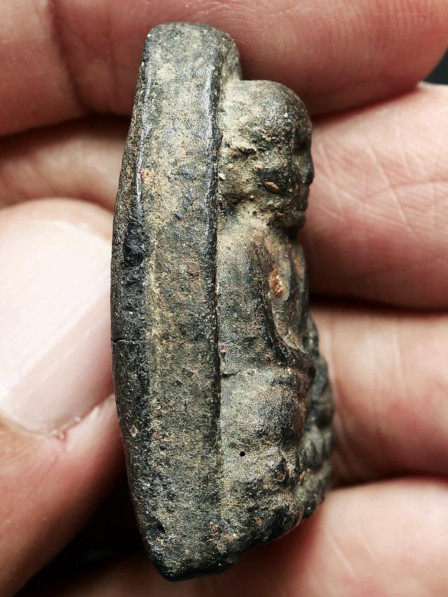 หลวงปู่ทวดเนื้อว่าน วัดช้างให้ รุ่นแรก ปี ๒๔๙๗ พิมพ์ใหญ่ไหล่จุด-หัวขีด....เก่าๆ รูปที่ 9