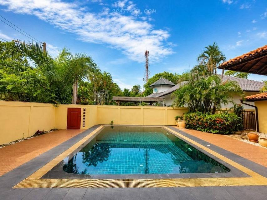 For Sale — Large Pool Villa in Siam Country Club Area Land size: approx. 168 sq.wah• Single-storey house• Strong red brick structure• 3 bedrooms 2