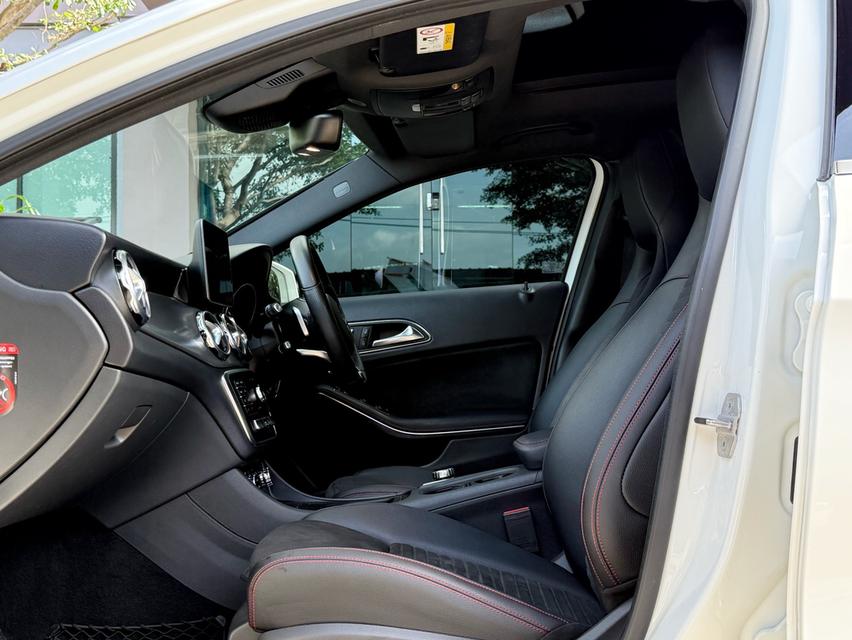 2020 BENZ GLA 250 AMG FACELIFT รถมือเดียวออกป้ายแดง รถวิ่งน้อย เข้าศูนย์ทุกระยะ รถไม่เคยมีอุบัติเหตุครับ 13