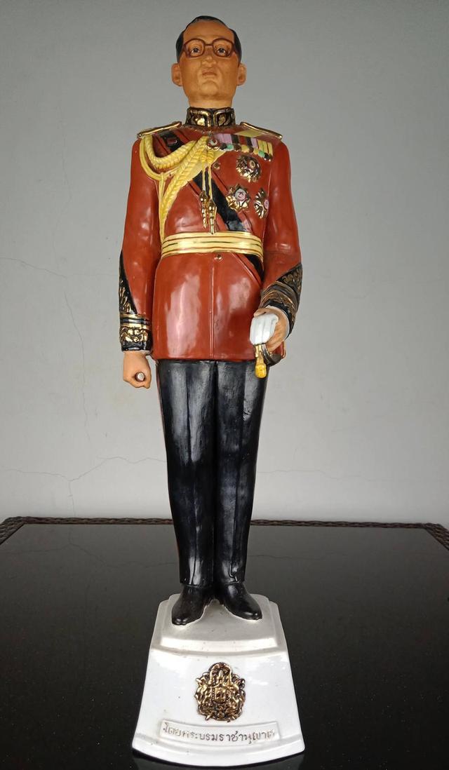 260.พระบรมรูปหล่อในหลวงรัชกาลที่9 พระบาทสมเด็จพระปรมินทรมหาภูมิพลอดุลยเดช ทรงยืนฉลองพระองค์ชุดทหารมหาดเล็ก(องค์ใหญ่)