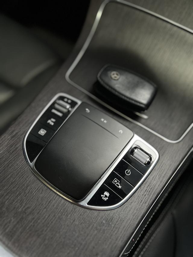 Benz GLC300e AMG 10