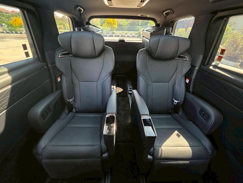 Toyota Alphard 2.5 Z 2WD TOP สีขาว ปี 2025 ไมล์ 30,000 กม. 13