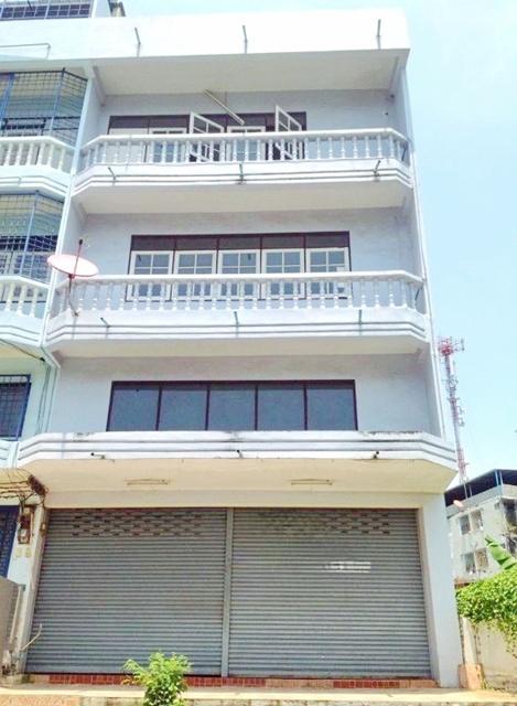 ตรงข้ามแสงจันทร์พระราม2 100ม. โลตัส พระราม 2 2.1 กม.ให้เช่าอาคารพาณิชย์ 3 ชั้น หลังมุม กว้าง 7เมตร ทำเลพระราม 2 รร.บางขุ 1