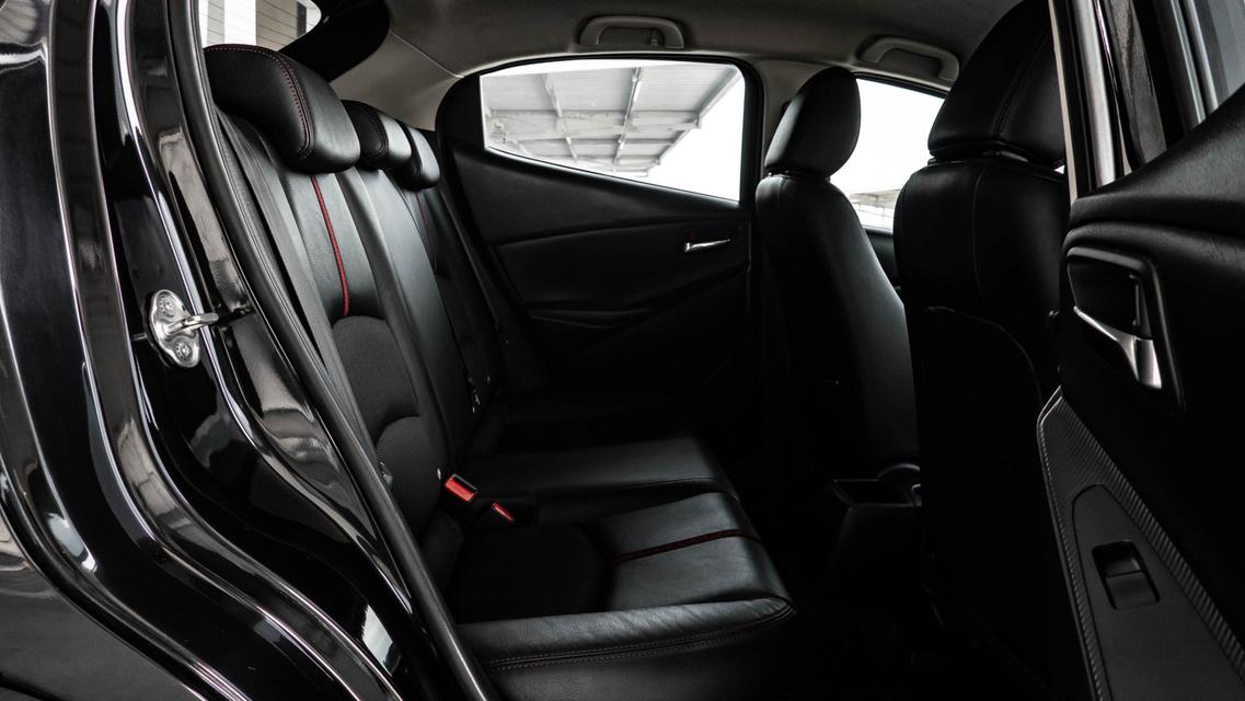 รูป Mazda 2 Skyactive 1.5 AT 5D Diesel ปี 2015 สีดำ 6