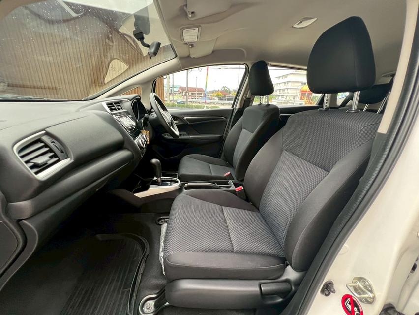 ปี 2018 HONDA JAZZ, 1.5 i-VTEC V รถสวยเดิม เช็คศูนย์ทุกระยะ  16