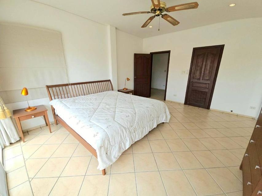 Two-story detached house for sale in Mountain View International Village, Bangsaen. Convenient location, near Burapha University Hospital. 4