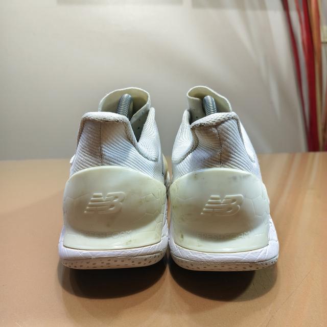 New Balance Fresh Foam x LAV v2 White Laser Blue(MCHLAVL2)Size. 43/27.5 cm⭐⭐⭐⭐ Pre-owned/ Great Condition🔥 Price : 690฿