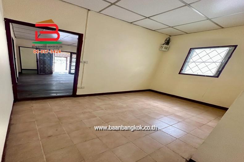 บ้านเดี่ยว หมู่บ้าน พรธิสาร 4 เนื้อที่ 32 ตรว. ถนนรังสิต-นครนายก ตำบลคลองหก อำเภอคลองหลวง จังหวัดปทุมธานี 9