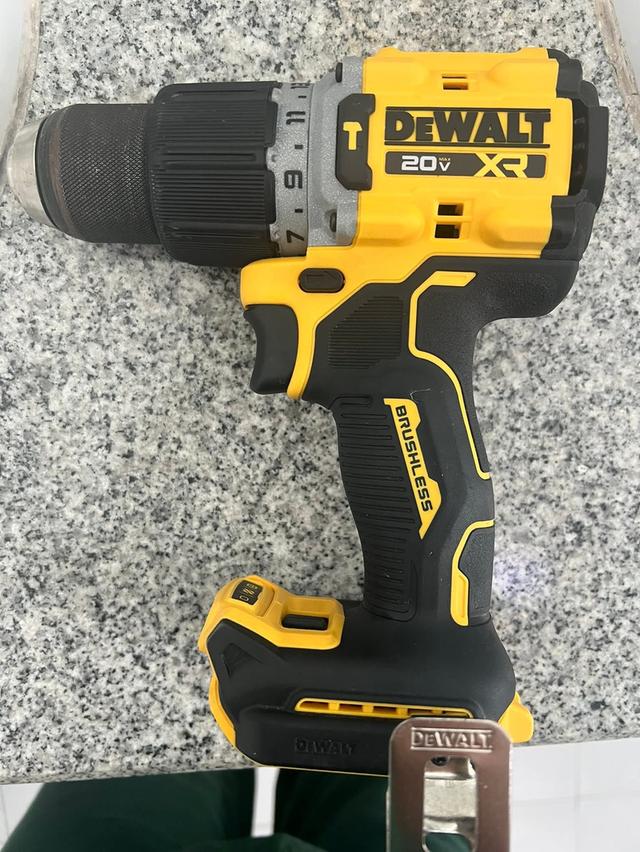 สว่านกระแทก DeWalt 