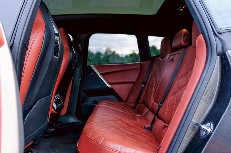 iX xDrive40 SPORT RHD I20 9