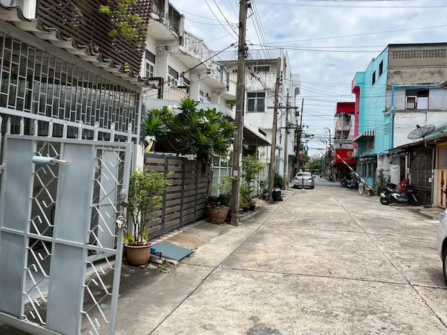 ให้เช่า ทาวน์เฮ้าส์ ลาดพร้าว โชคชัย 4 ทำเลดี เดินถึงรถไฟฟ้าได้ เหมาะอยู่อาศัยหรือจดบริษัท 2