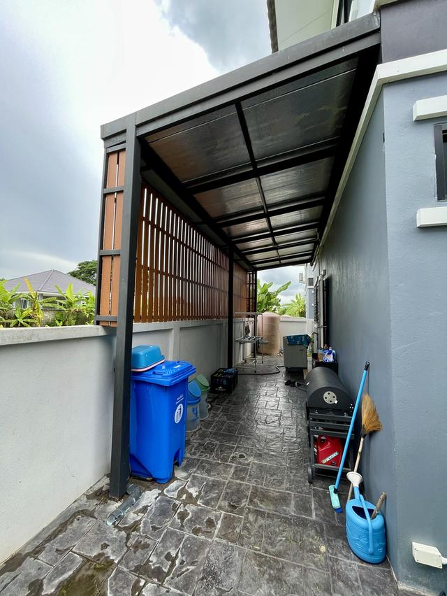 บ้านเดี่ยว 2 ชั้น 3 ห้องนอน 3 ห้องนอน 70 ตร.ว. พื้นที่ใช้สร้อย 180 ตร.ม. เมืองเชียงราย ห่างเซนทรัล 3 กม. แอร์ทุกห้อง เครื่องทำน้ำอุ่น ประตูรีโมท 10