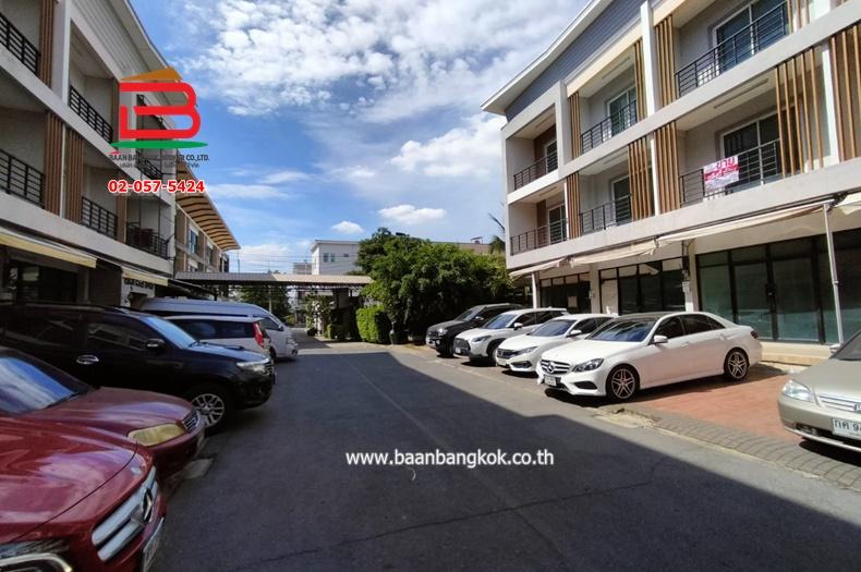 อาคารพาณิชย์ คีท พลาซ่า สมุทรสาคร เนื้อที่ 20.5 ตรว ถนนพระราม 2 ต.พันท้ายนรสิงห์ อ.เมืองสมุทรสาคร จ.สมุทรสาคร 10