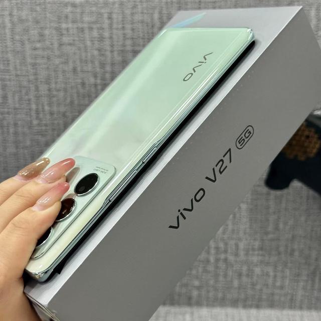 ขายถูก Vivo V27 สีใบเตย 3