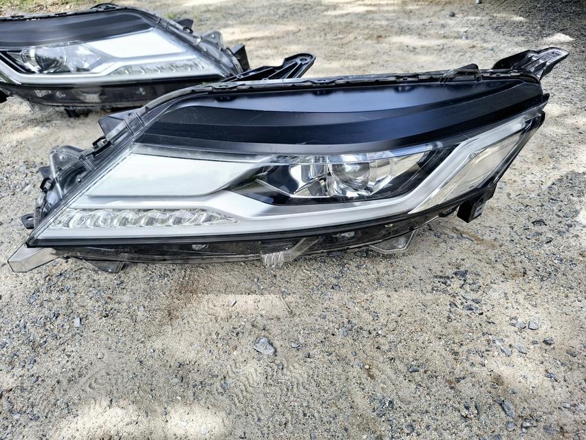 ไฟหน้าปาเจโร่ปี19-24 ของแท้มือ 2  3