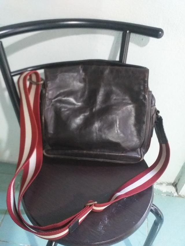 กระเป๋าสะพาย bally สีน้ำตาลมือสอง