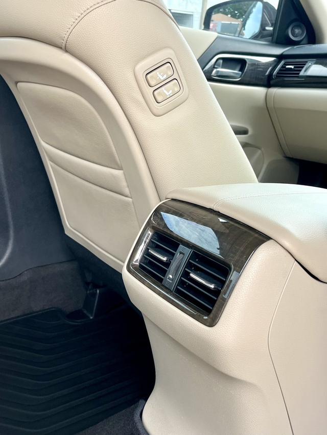 HONDA ACCORD 2.0 EL ปี 2016  11