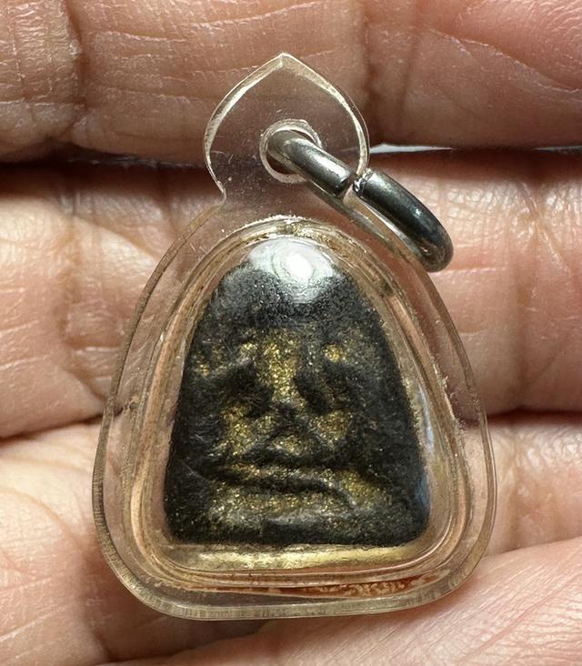 พระปิดตา เนื้อผงคลุกรักหลังแบบพิมพ์เล็ก เก่า รูปย่อยที่ 2