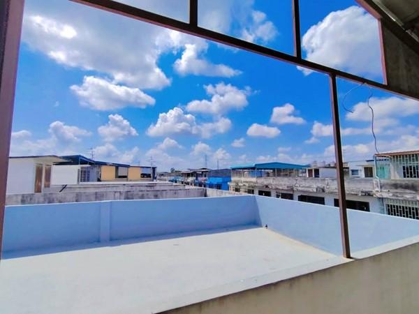 ขายอาคารพาณิชย์ 3.5 ชั้น หมู่บ้านดีเค ซอย 30 สภาพดี วิวหลังบ้านสวย เจ้าของขายเอง โทร 095-165-3654 17