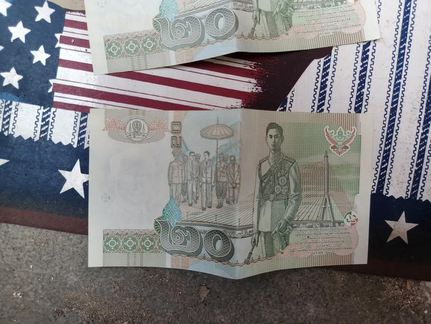 ထိုင်းဘတ်ငွေ၂၀ကျပ်တန်၂ရွက်