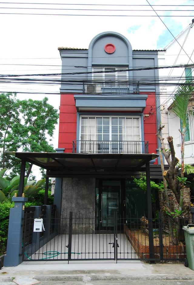 ทาวน์โฮมให้เช่า หมู่บ้านชาลิสา ลาดพร้าววังหิน 34 6ห้องนอน 1