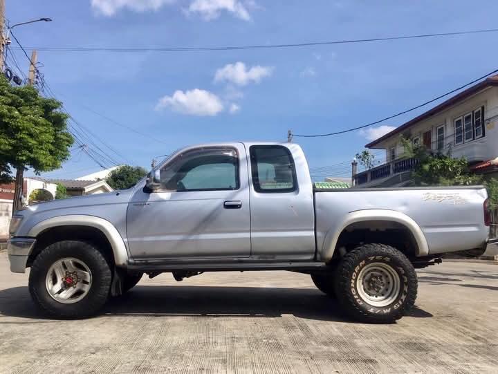 Toyota Hilux Tiger 3.0 สีเทา 2