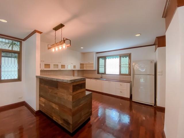 บ้านเดี่ยว4ชั้น 80ตรว.ชั้นบนสุดเป็นดาดฟ้า สุุขุมวิท ใกล้สถานี BTS นานา 5