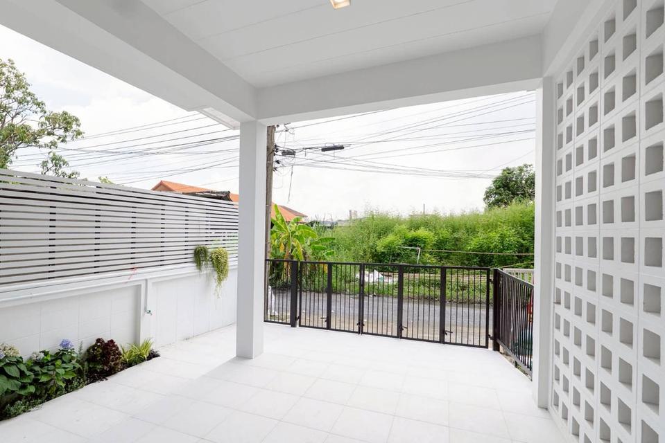 บ้าน 3 ชั้น ถนนพัฒนาชนบท 2 ซอยสุวรรณ 4