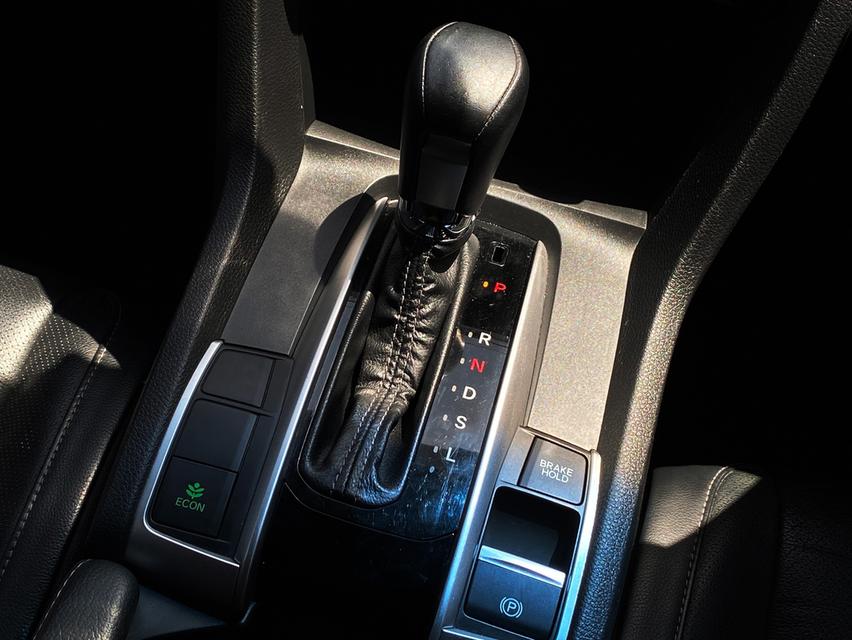 Honda Civic FC 1.8EL MNC ปี2019 จด2020 14