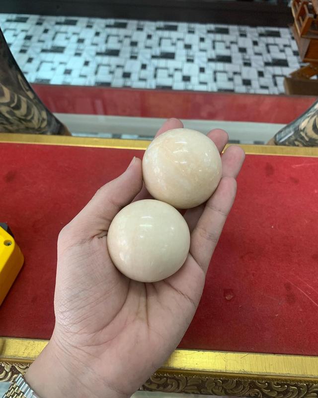 ลูกบอลหิน2 ชิ้น 2