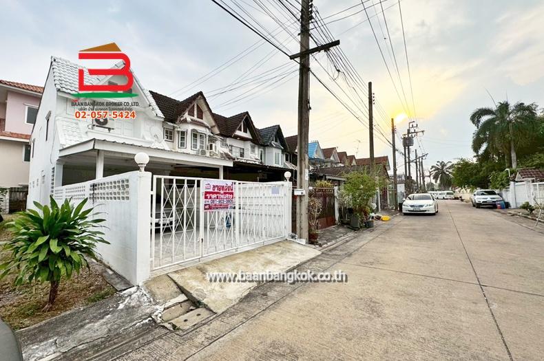 ทาวน์เฮาส์ หลังริม หมู่บ้าน เรือนจินตหรา เนื้อที่ 21 ตรว. ถนนวิภาวดีรังสิต แขวงตลาดบางเขน เขตดอนเมือง กรุงเทพฯ 12