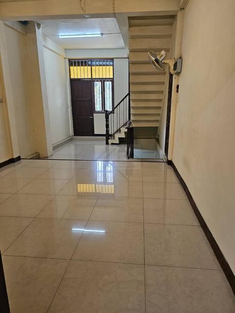 ให้เช่าอาคารพาณิชย์ 4 ชั้น 240 ตร.ม. ริมถนนอินทามระ ย่านห้วยขวาง ใกล้ตลาดห้วยขวาง 7