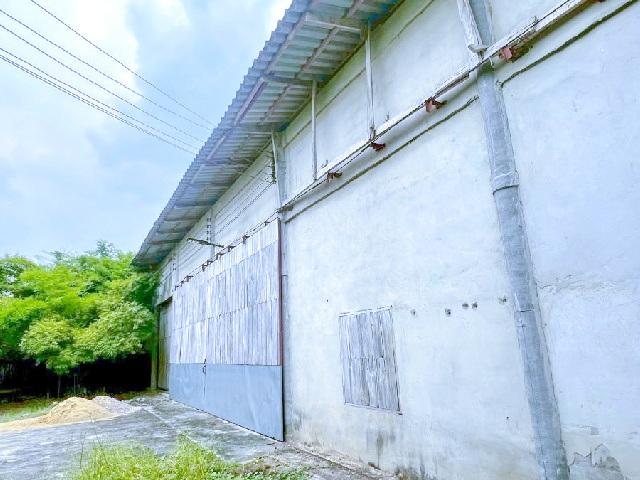 สถานีรถไฟราชบุรี 5.2 กม. แม็คโคร ราชบุรี 1.0 กม.โกดัง 900 ตร.ม.225 ตร.วา.1 นอน 1 น้ำ เหมาะสำหรับคลังสินค้า ศาลเจ้าพ่อหลั