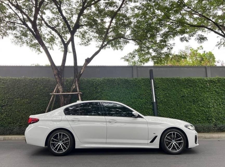 (แจ้งรหัสรถ AP9999) BMW 520d M Sport LCI (G30) 2021 รูปที่ 6