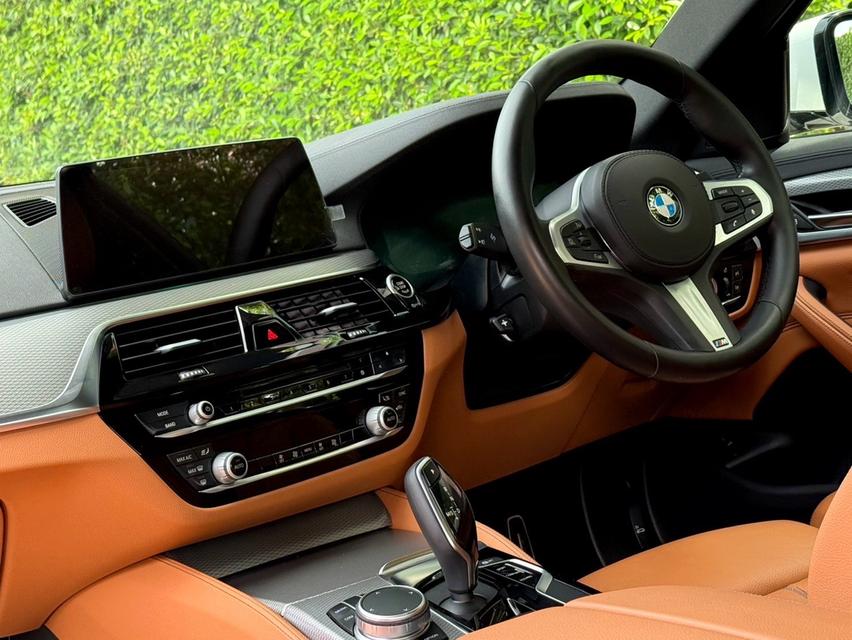 2020 BMW 520D MSPORT G30 รถมือเดียวออกป้ายแดง รถวิ่งน้อย เข้าศูนย์ทุกระยะ ไม่เคยมีอุบัติเหตุครับ 10