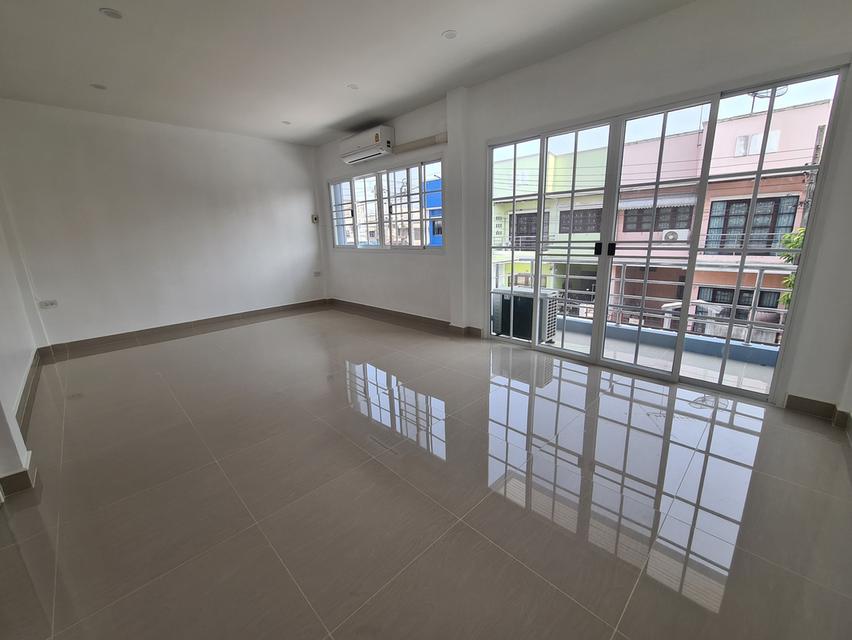 ขายทาวน์เฮ้าส์มือสอง 7