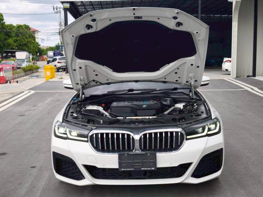 รหัสรถ KPV53 2022 BMW 530e 2.0 LCI Msport 3