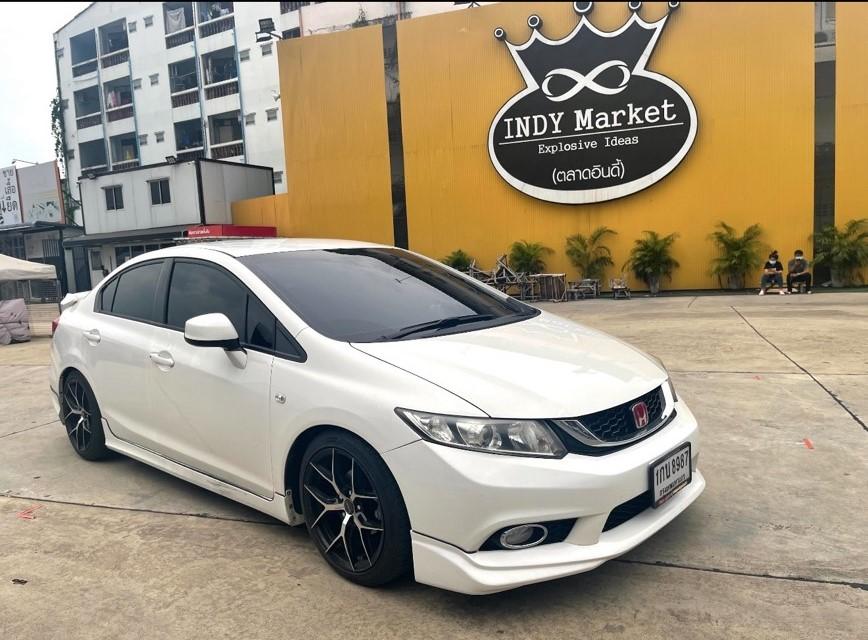 รถยนต์ ฮอนด้า ซีวิค ปี 2013