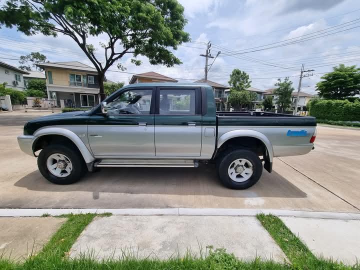 Mitsubishi Strada Grandis สีเขียว 5