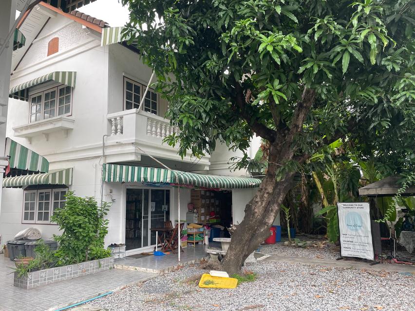 ขายบ้าน 3 หลัง(76 & 77 & 110ตร.วา)รวมทั้งสิ้น 263 ตร.วา(ซื้อแยก หรือ รวมทุกหลังก็ได้ แต่ซื้อ3 หลังราคาลดพิเศษ) ย่านสำโรง ซ.ด่านสำโรง 62 หมู่บ้านกัญญา3 15