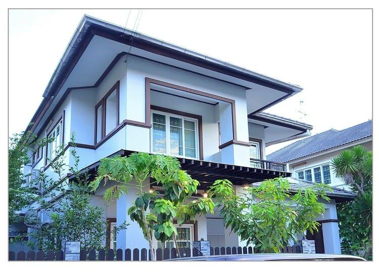 บ้านเดี่ยว 2 ชั้นหมู่บ้านปรีชา(ร่มเกล้า)  รีโนเวทใหม่สวยมาก ทำเลดีสุดๆ ติดถนนร่มเกล้า 2