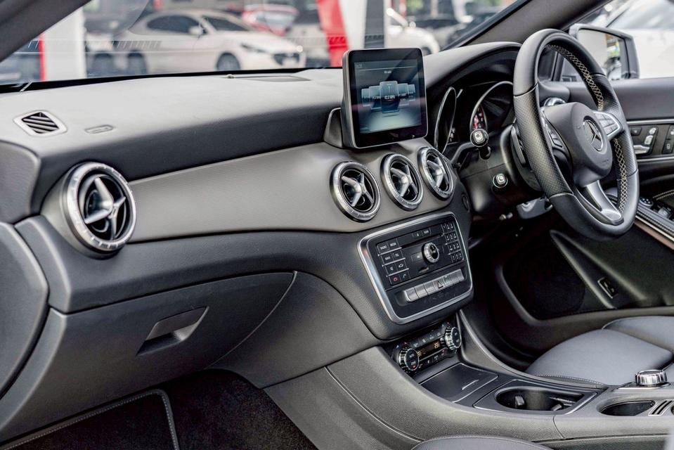 รหัสรถ NP9919  BENZ CLA200 FACELIFT 2017 14