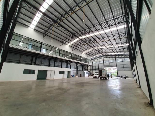 ให้เช่าโกดังพร้อมสำนักงาน 1,300 ตร.ม. ทำเล ย่านวัชรพล  รามอินทรา รถเทรลเลอร์  รถพ่วง เข้าออกสะดวก ใกล้ทางด่วน 2