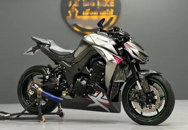 Kawasaki Z1000สีขาวและดำ 2
