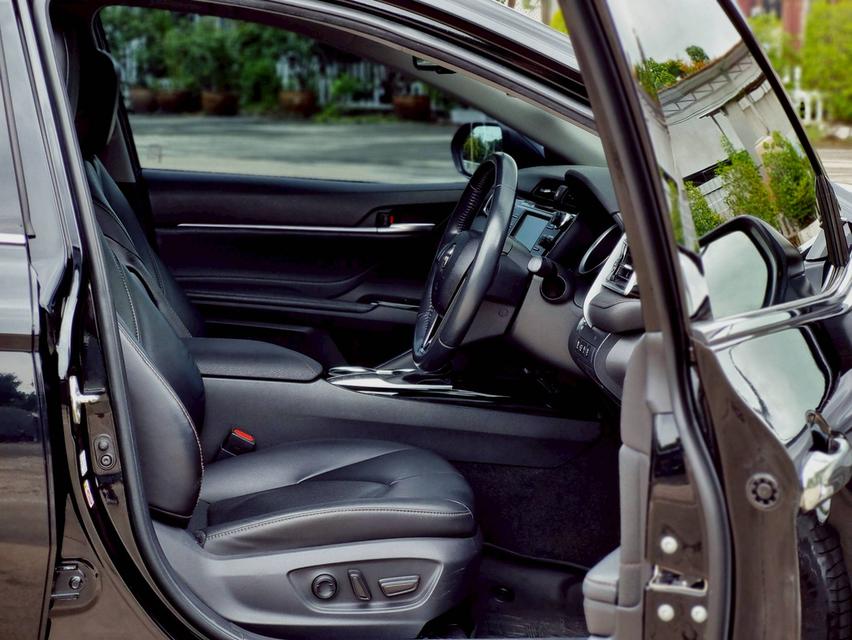 ขาย Toyota Camry 2.0G ปี19 13