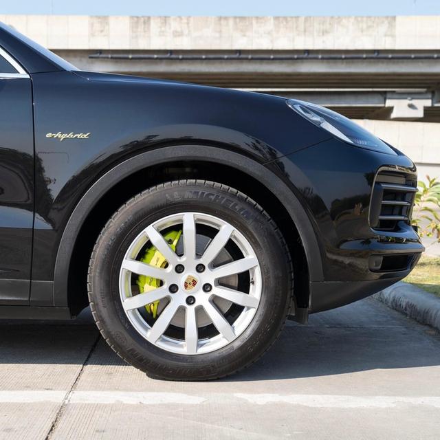 รหัสรถ 12AT2657 2020 : Porsche Cayenne e-hybrid 3.0 SUV 4WD