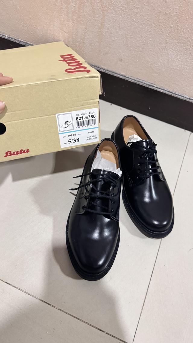 Bata (บาจา) รุ่น 821-6782 ซึ่งเป็นรองเท้าคัทชูผู้ชายทรง Derby แบบผูกเชือก ยอดนิยม รูปย่อยที่ 2