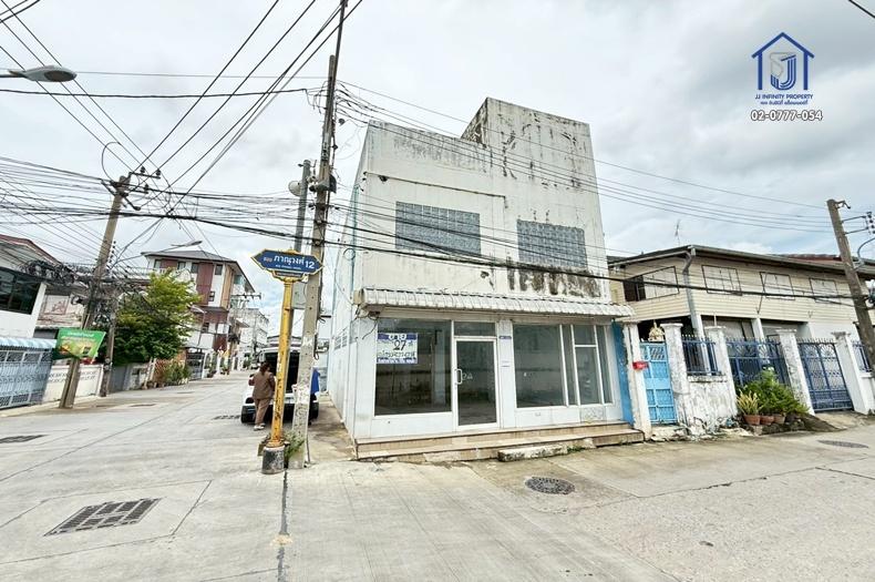 ขายทาวน์โฮม 2.5 ชั้น ซอยภานุวงศ์12 ถนนสุขุมวิท 117 ใกล้BTS สถานีปู่เจ้า 2