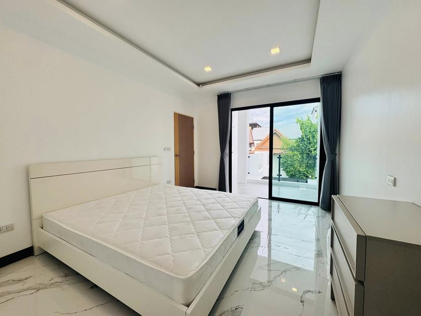 Seafront pool villa style modern Jomtien Beach 17.9 Million 11